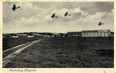 14580 Gezicht op enkele vliegtuigloodsen op de vliegbasis Soesterberg te Soesterberg (gemeente Soest).